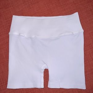 Short bombshell size medium